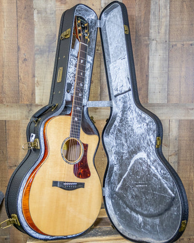 Eastman AC622CE Grand Auditorium w/Armrest Hard Case Included