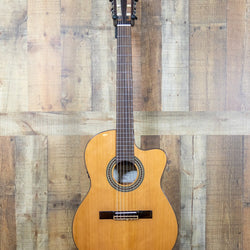 Alvarez Artist Classical Guitar A/E Hybrid with Cutaway