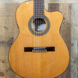 Alvarez Artist Classical Guitar A/E Hybrid with Cutaway