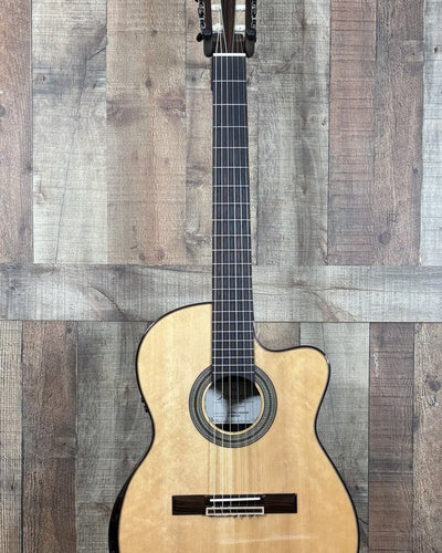 Alvarez Artist Classical Guitar Armrest Model A/E Hybrid with Cutaway