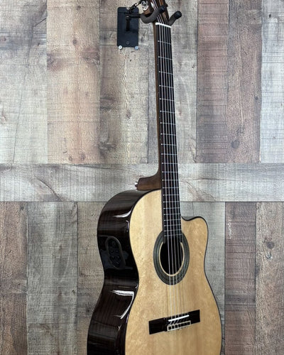 Alvarez Artist Classical Guitar Armrest Model A/E Hybrid with Cutaway