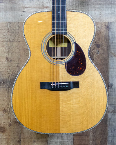 Eastman E8OM-TC Acoustic Guitar Spruce/Rosewood w/Hardcase
