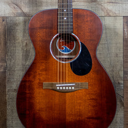Eastman PCH1OM Classic Varnish