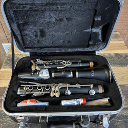 Used F.E. Olds Clarinet Outfit