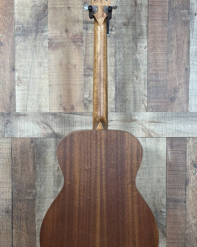 Teton STG10NT Grand Concert Acoustic Guitar with Gig Bag